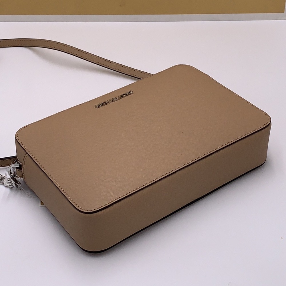 Michael Kors Jet Set Item Large East West Zip Crossbody Leather Camel 
NWT - Picture 16 of 16